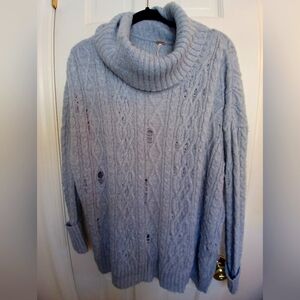 Free People comfy light blue cable knit distressed look sweater. Size M